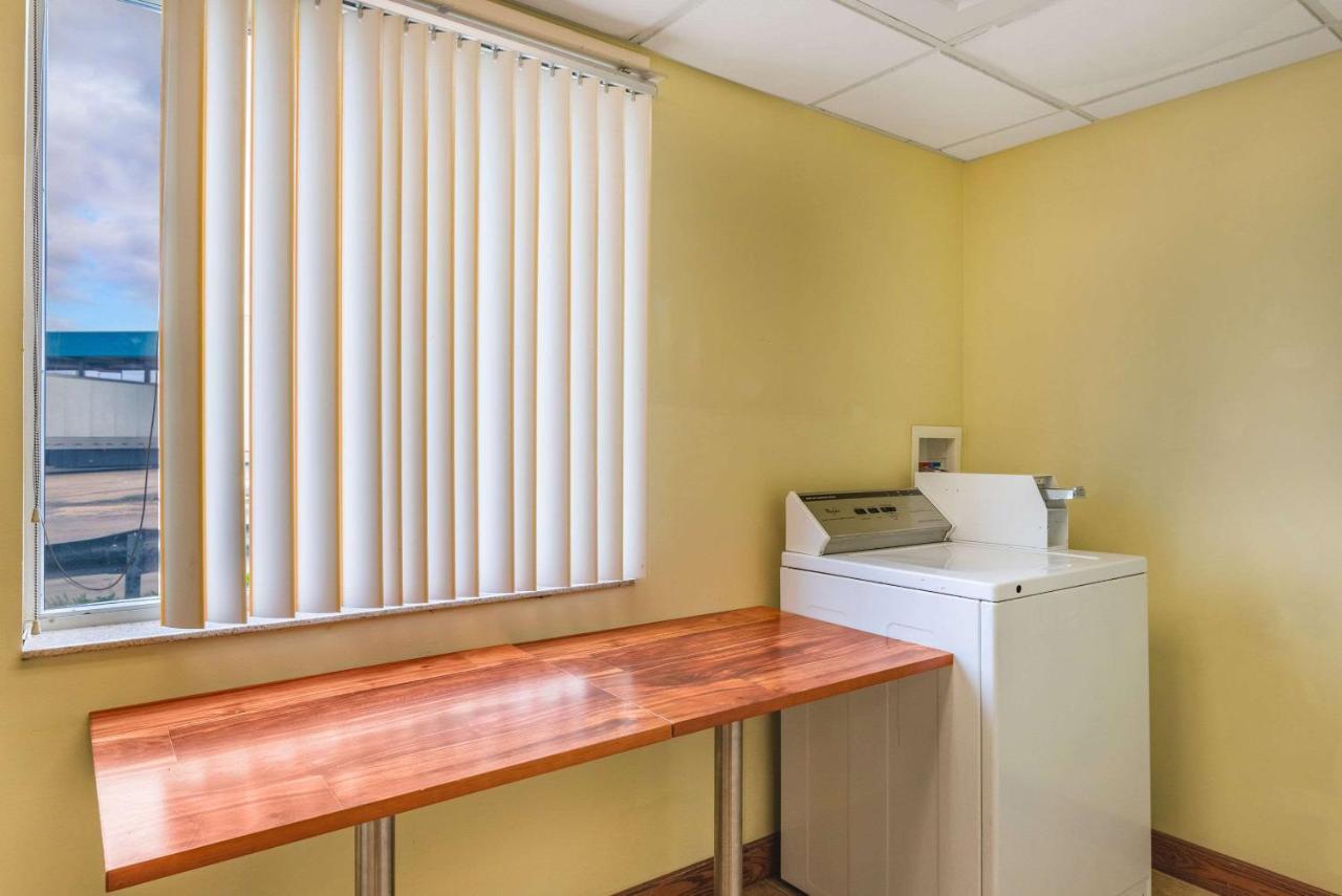 Econo Lodge Inn & Suites Pritchard Road Норт-Литл-Рок Экстерьер фото